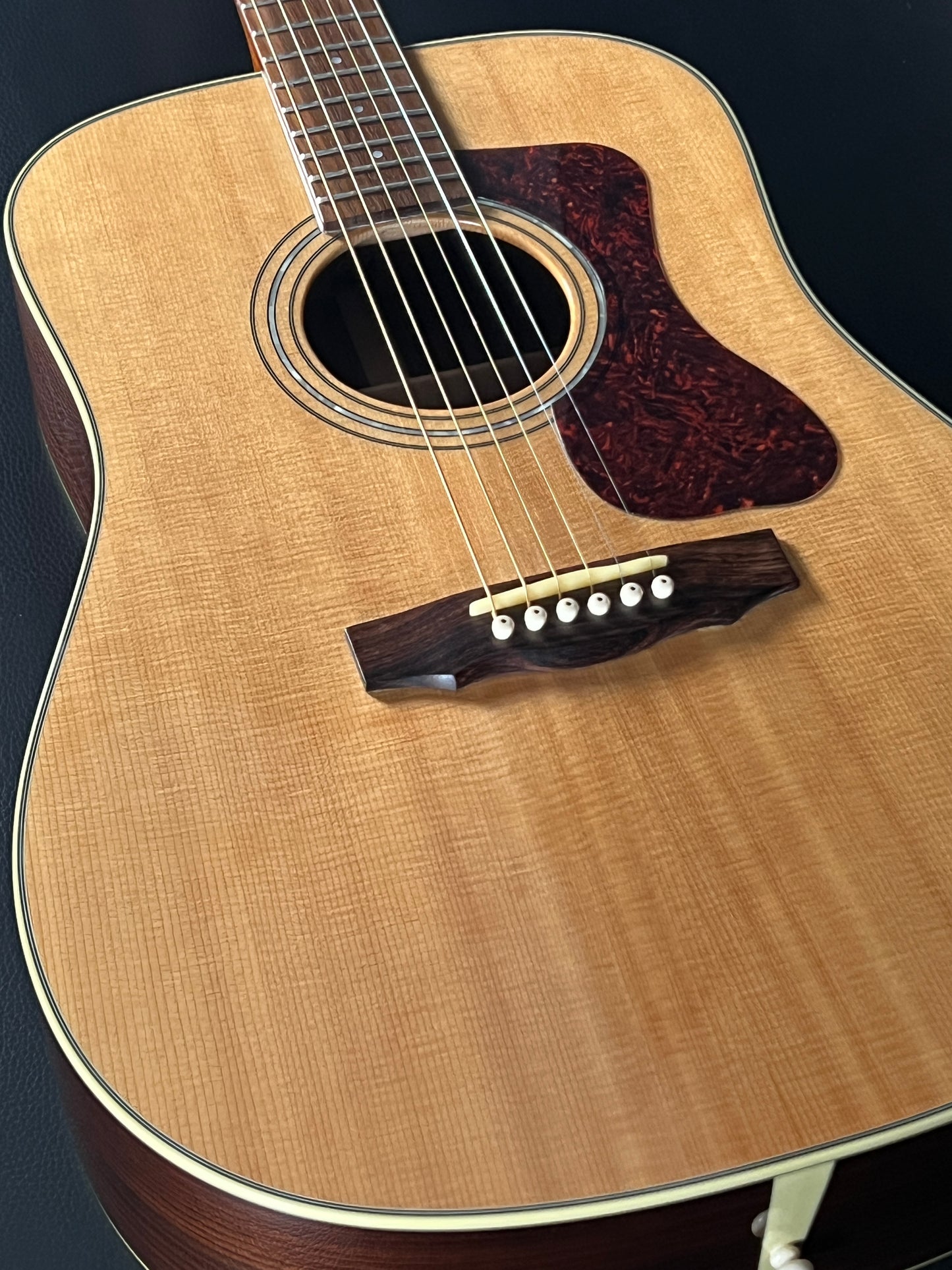 Guild D-150 (PRE-OWNED)