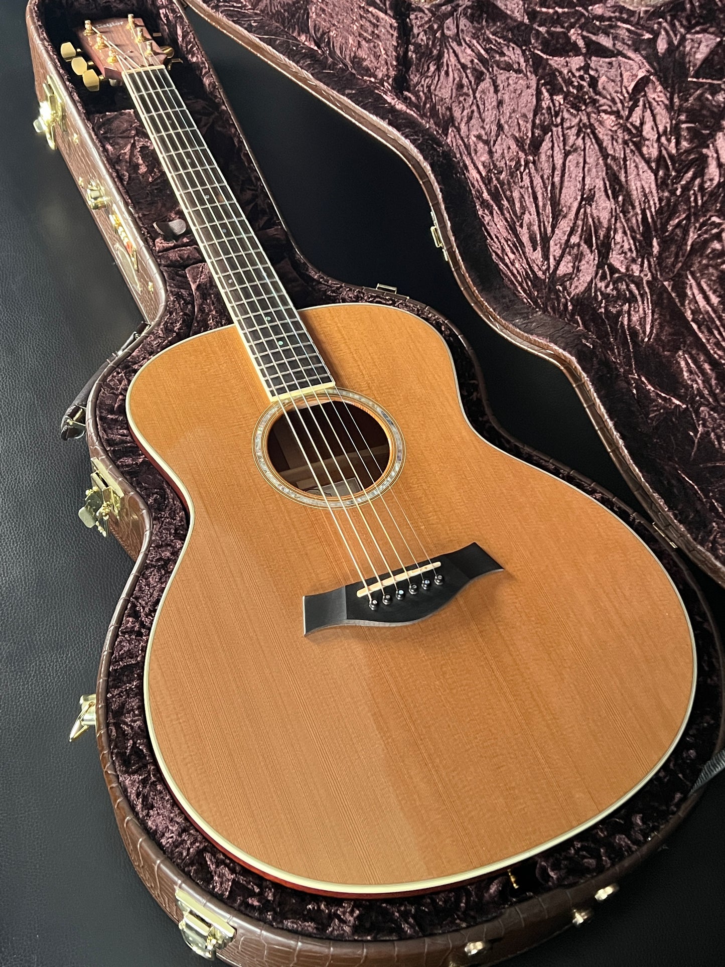 Taylor GS Acoustic Western Red Cedar & Tropical American Mahogany (PRE-OWNED)