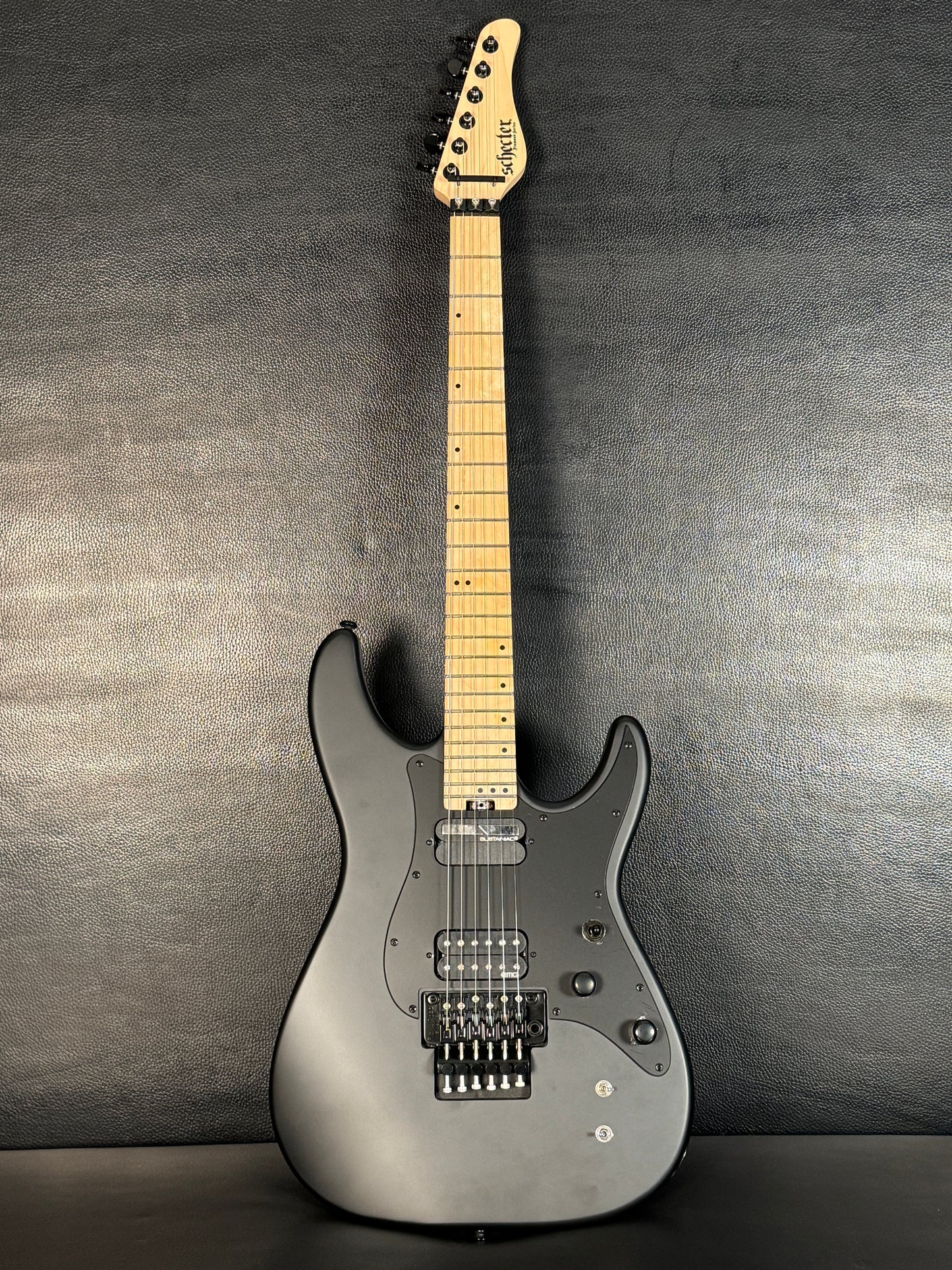 Schecter Sun Valley SS‑FR Sustainiac w/ Hard Case (PRE-OWNED)