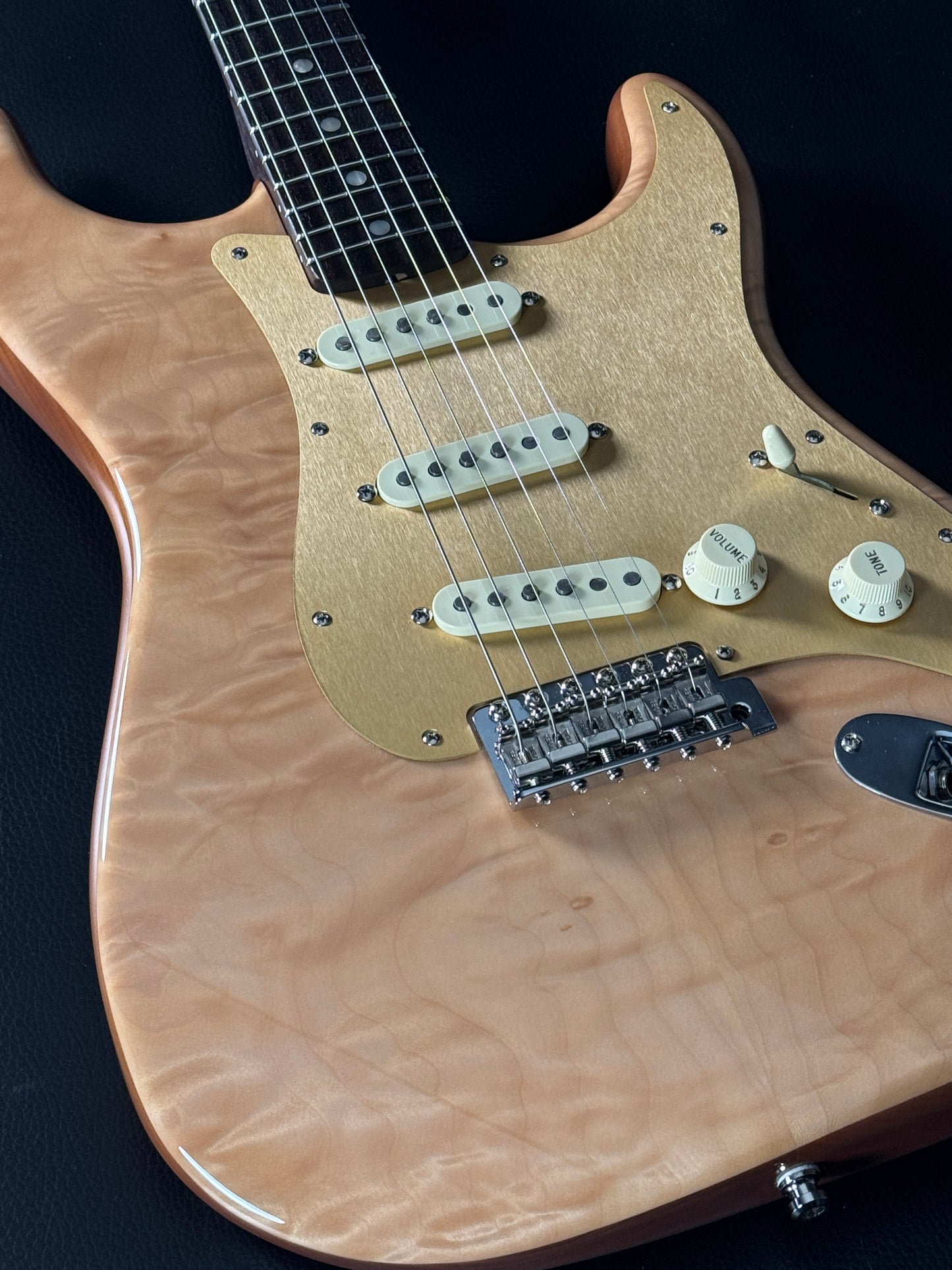 Fender Rarities Quilt Maple Top Stratocaster Natural Limited Edition (PRE-OWNED)