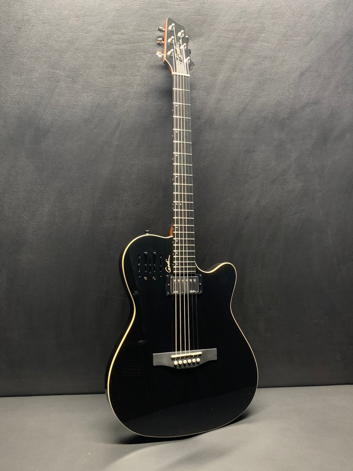 Godin A6 ULTRA Black HG (PRE-OWNED)