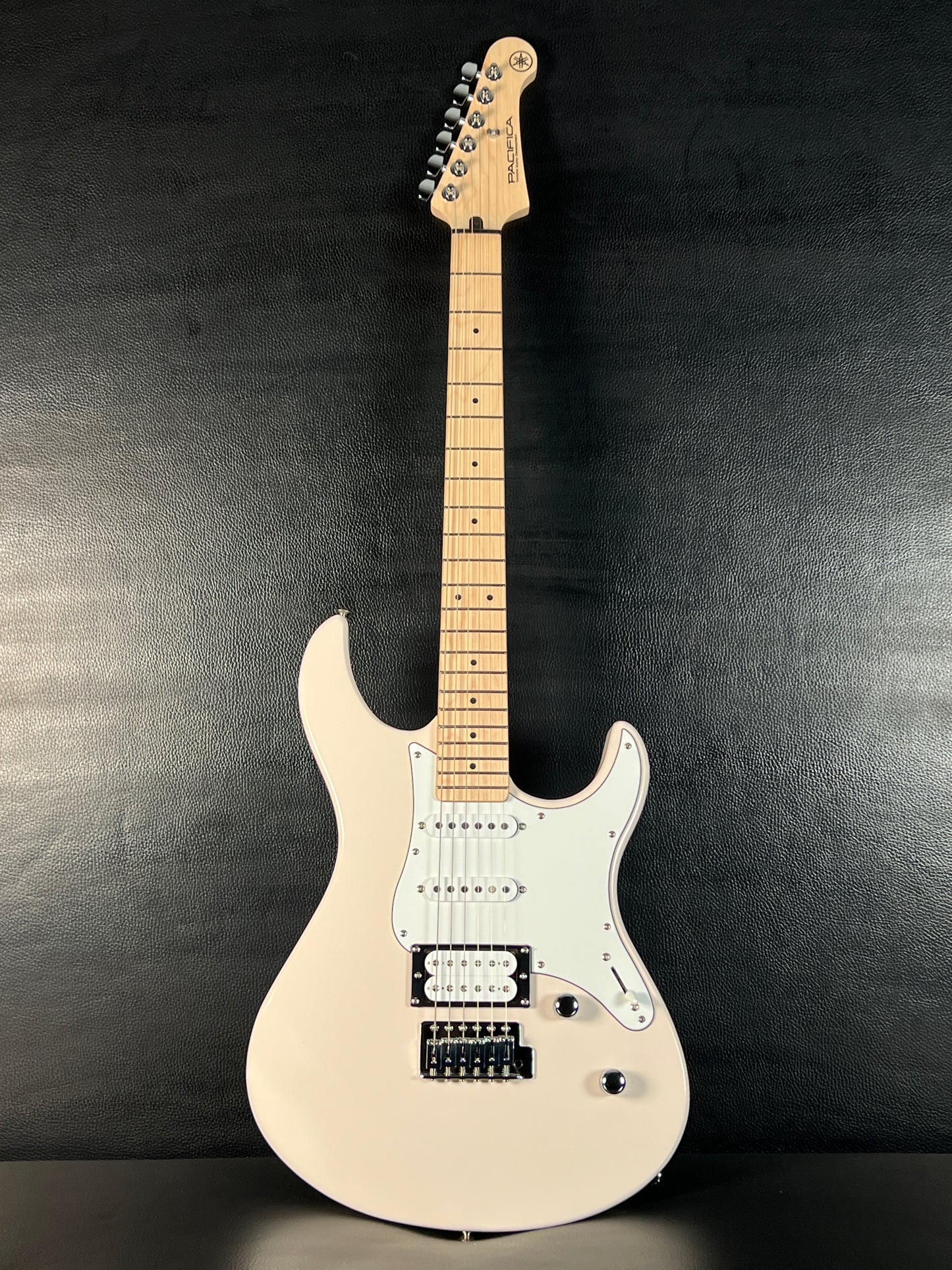 Yamaha Pacifica 112VM Maple Fingerboard Sonic Pink