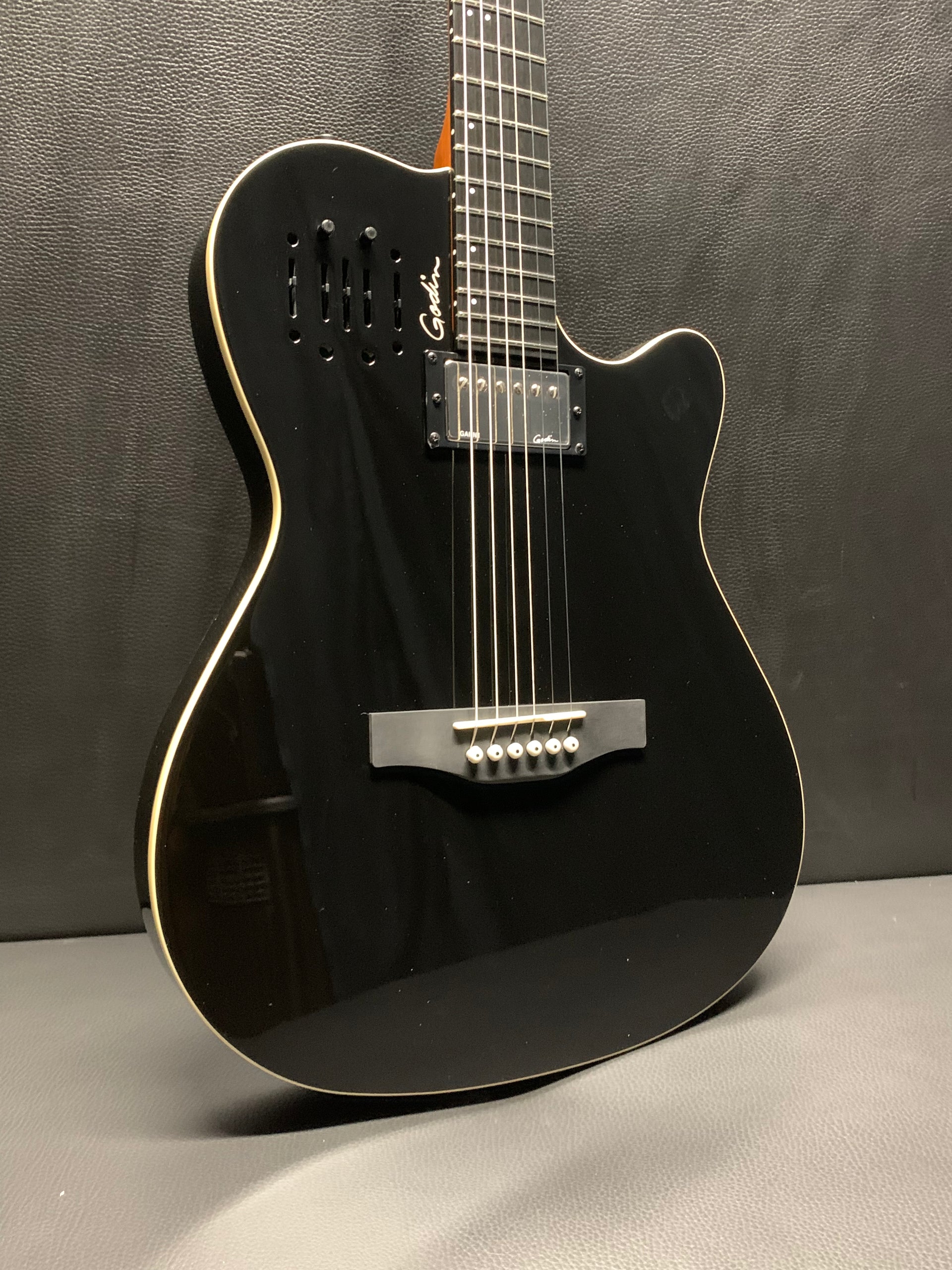 Godin A6 ULTRA Black HG (PRE-OWNED) – Guitar HAUS Godin A6 ULTRA Black HG (PRE-OWNED) – Guitar HAUS