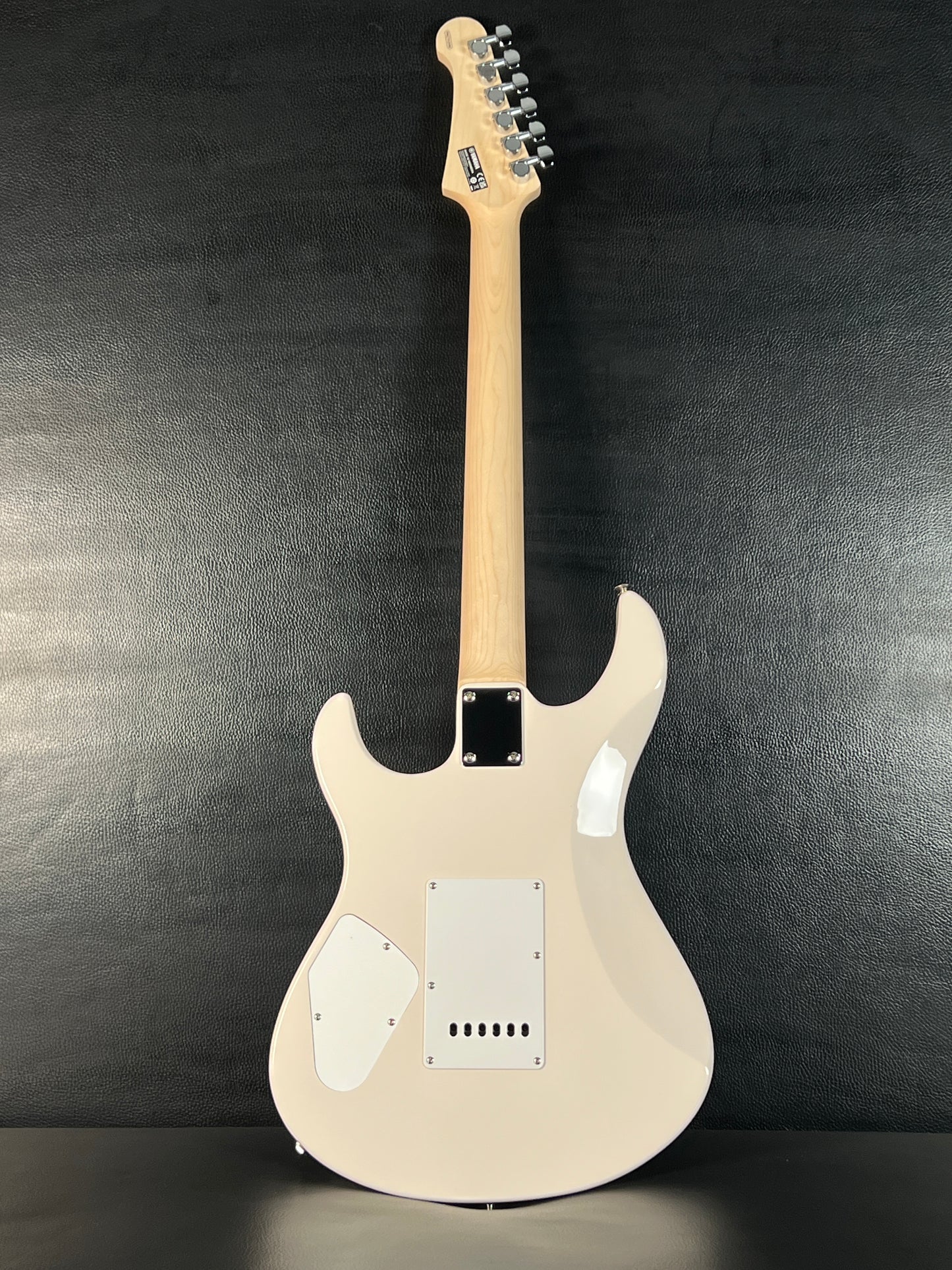 Yamaha Pacifica 112VM Maple Fingerboard Sonic Pink