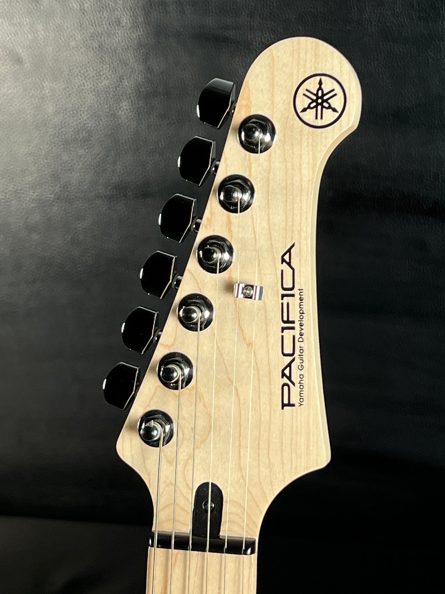 Yamaha Pacifica 112VM Maple Fingerboard Sonic Pink