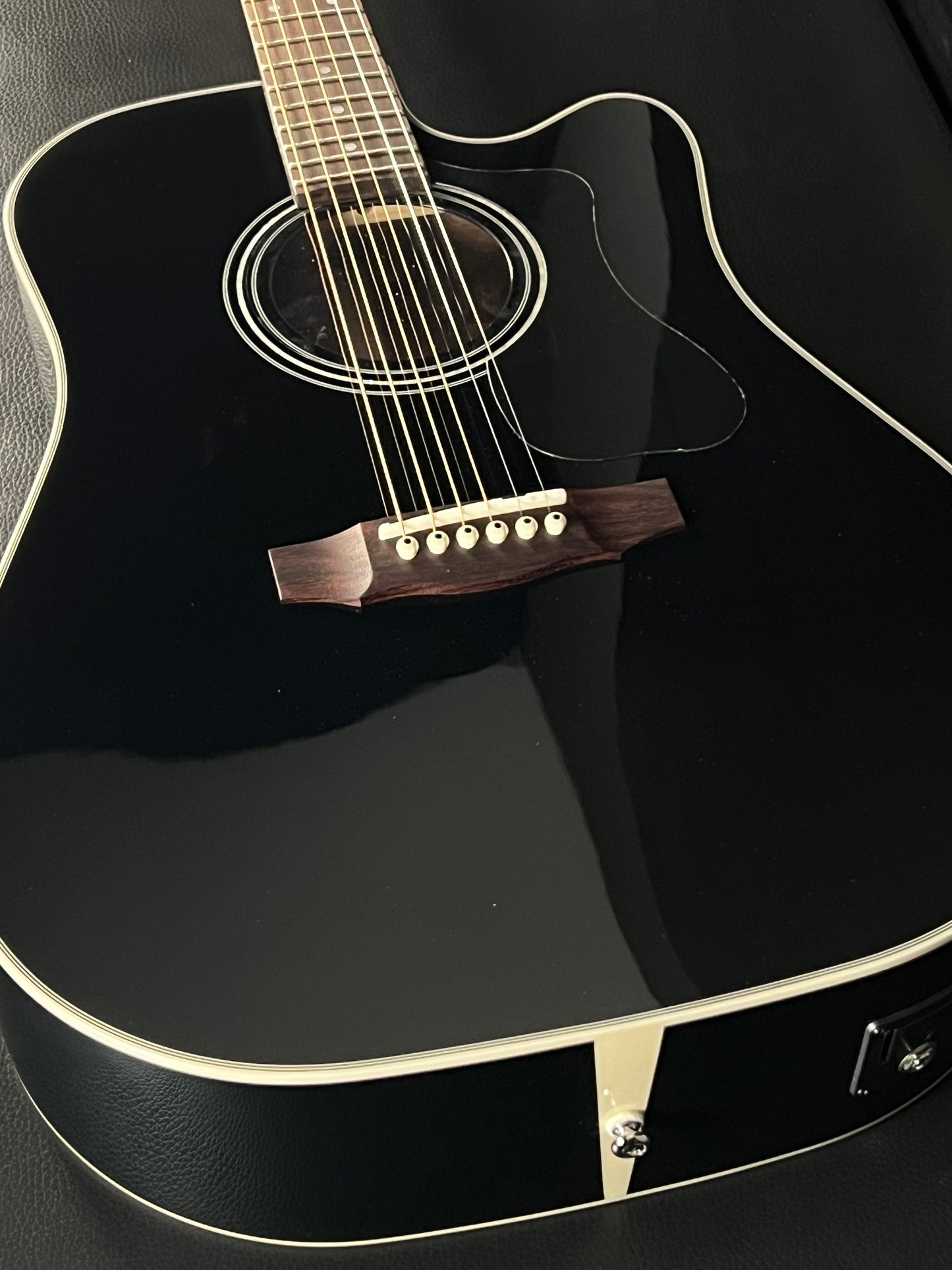 Guild D-140CE Black Westerly Collection w/ Gig Bag