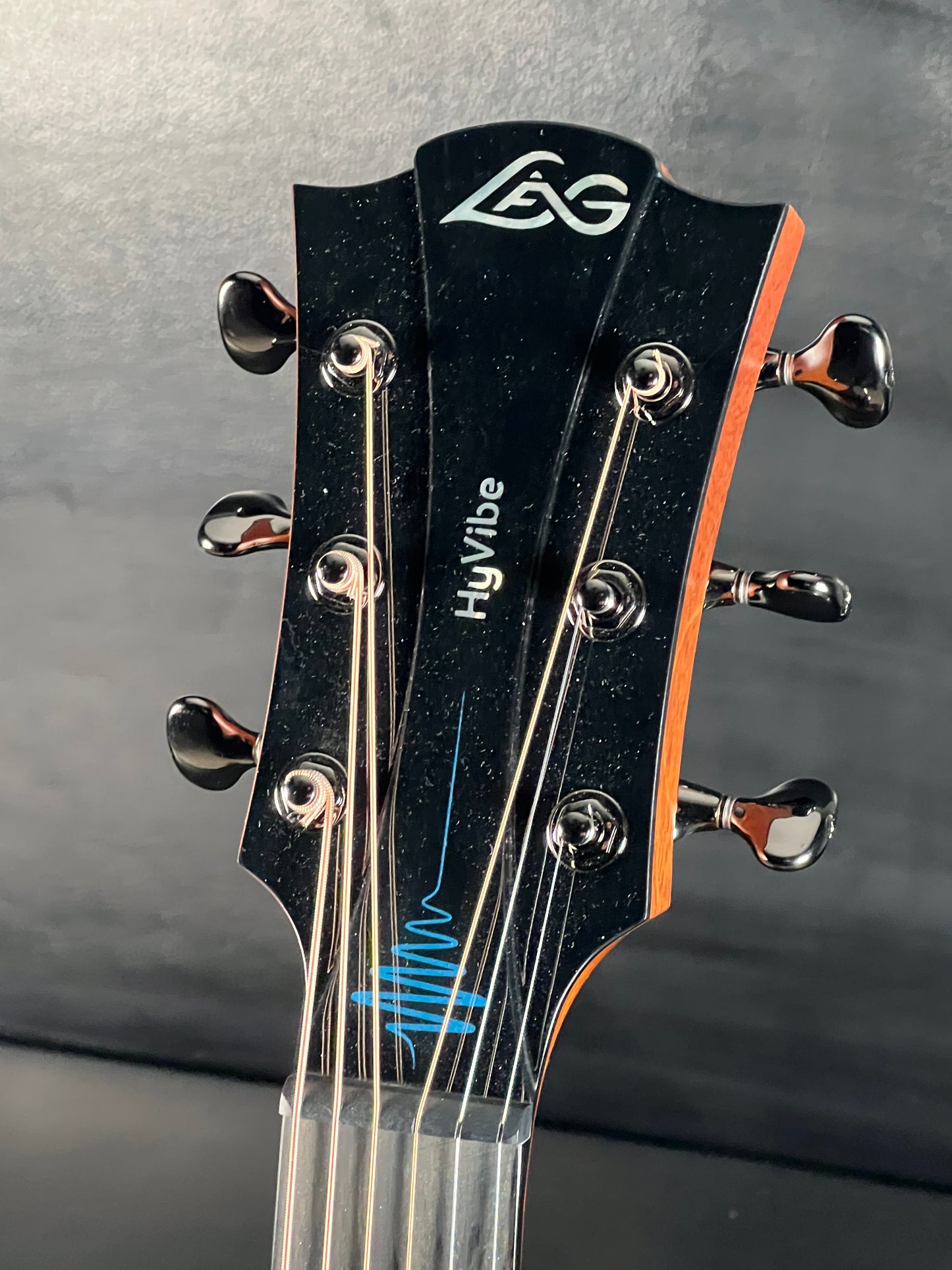 Lag  Tramontane THV30DCE HyVibe (PRE-OWNED)