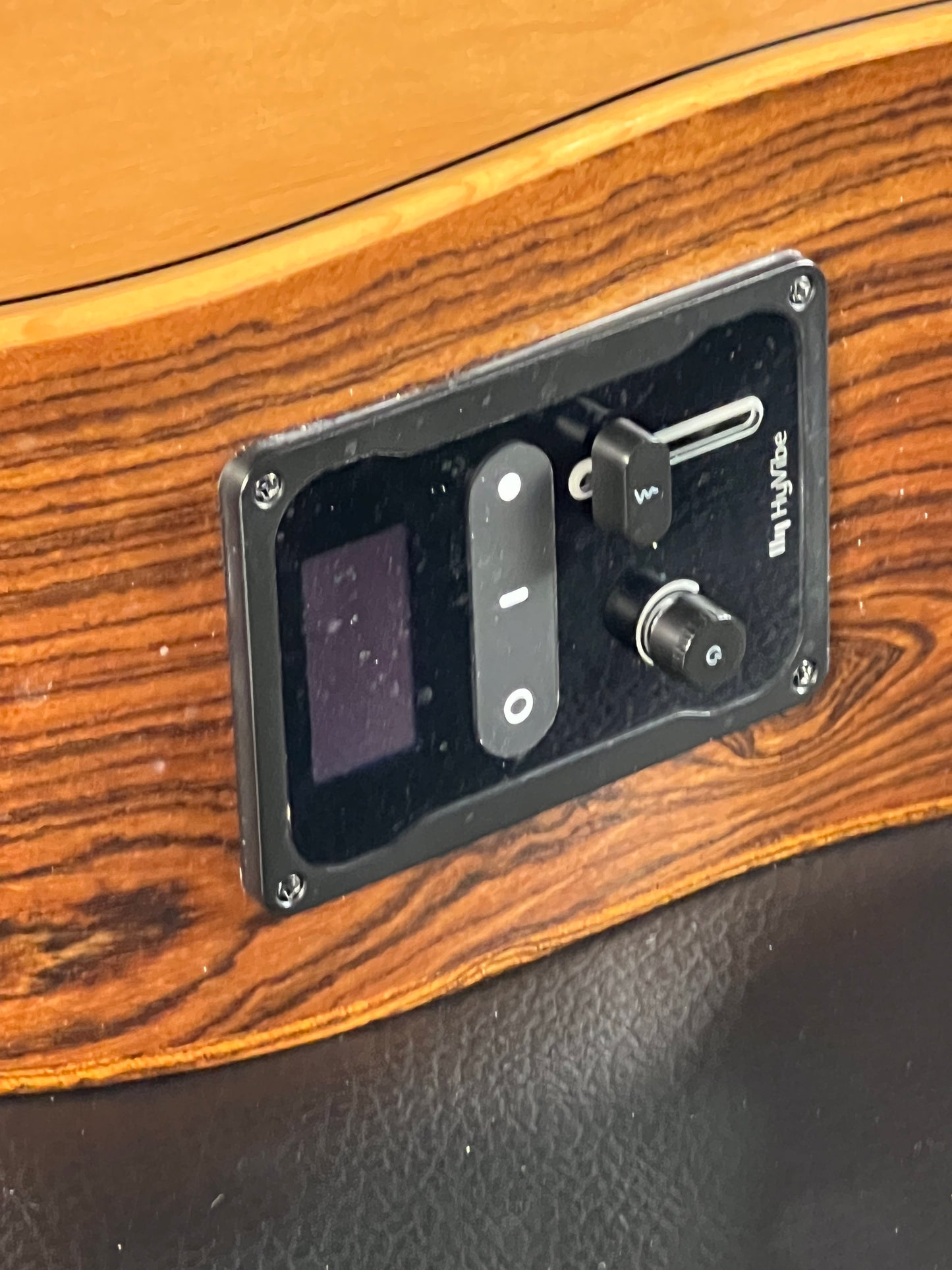 Lag  Tramontane THV30DCE HyVibe (PRE-OWNED)