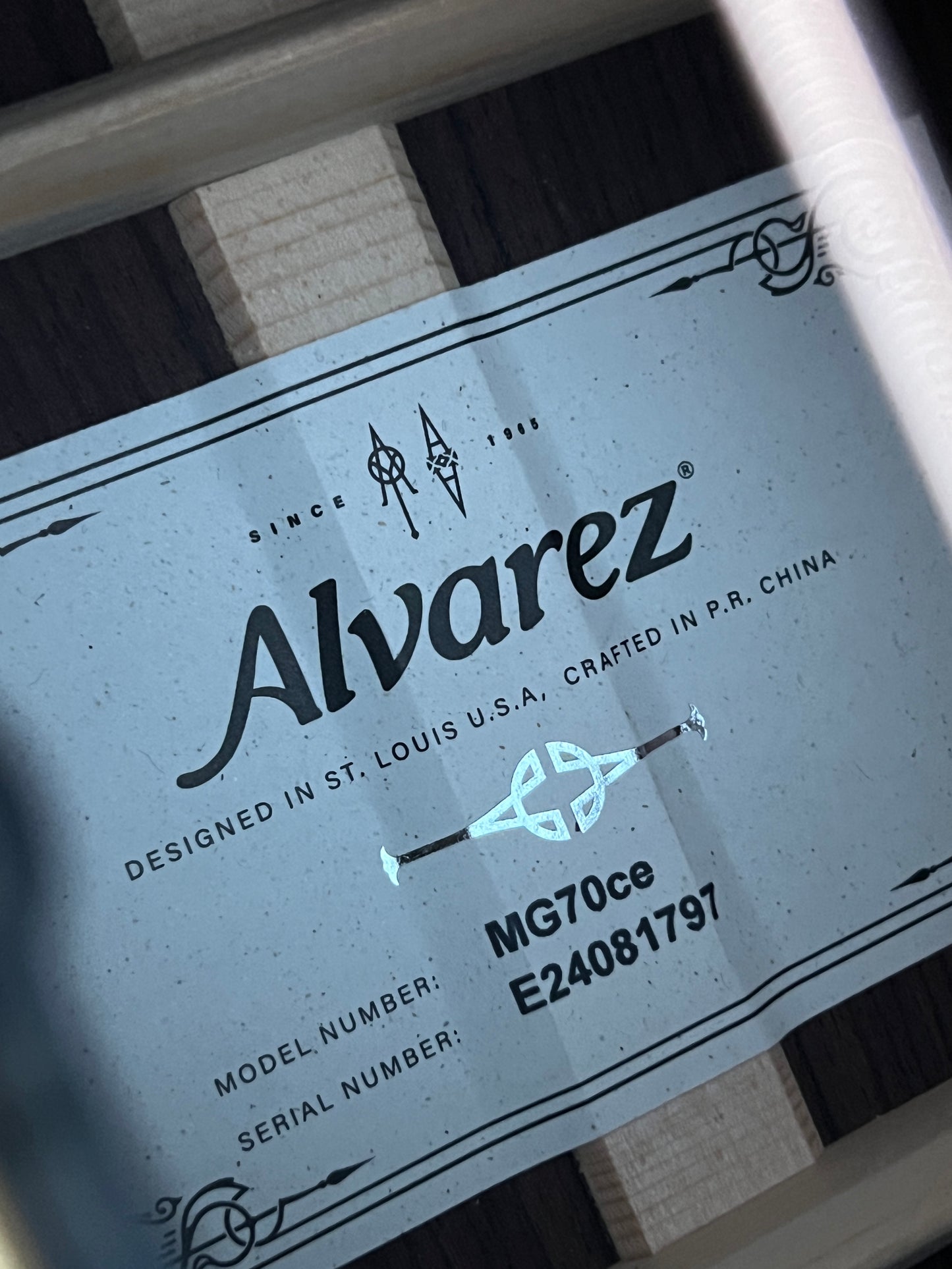 Alvarez MG70Ce Masterworks Grand Auditorium