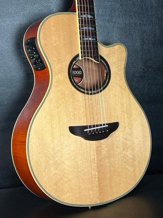 Yamaha APX1000 (PRE-OWNED)