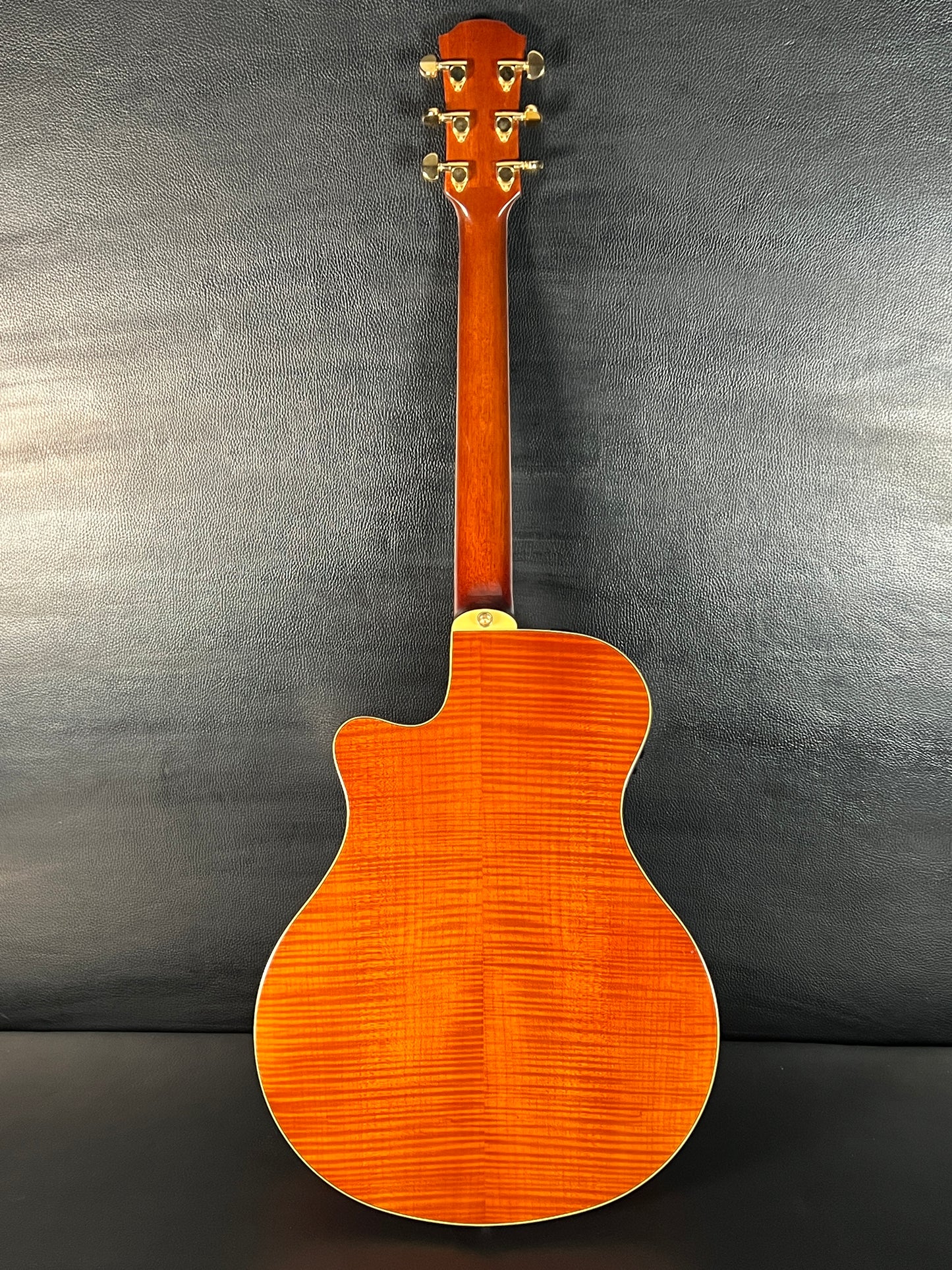 Yamaha APX1000 (PRE-OWNED)