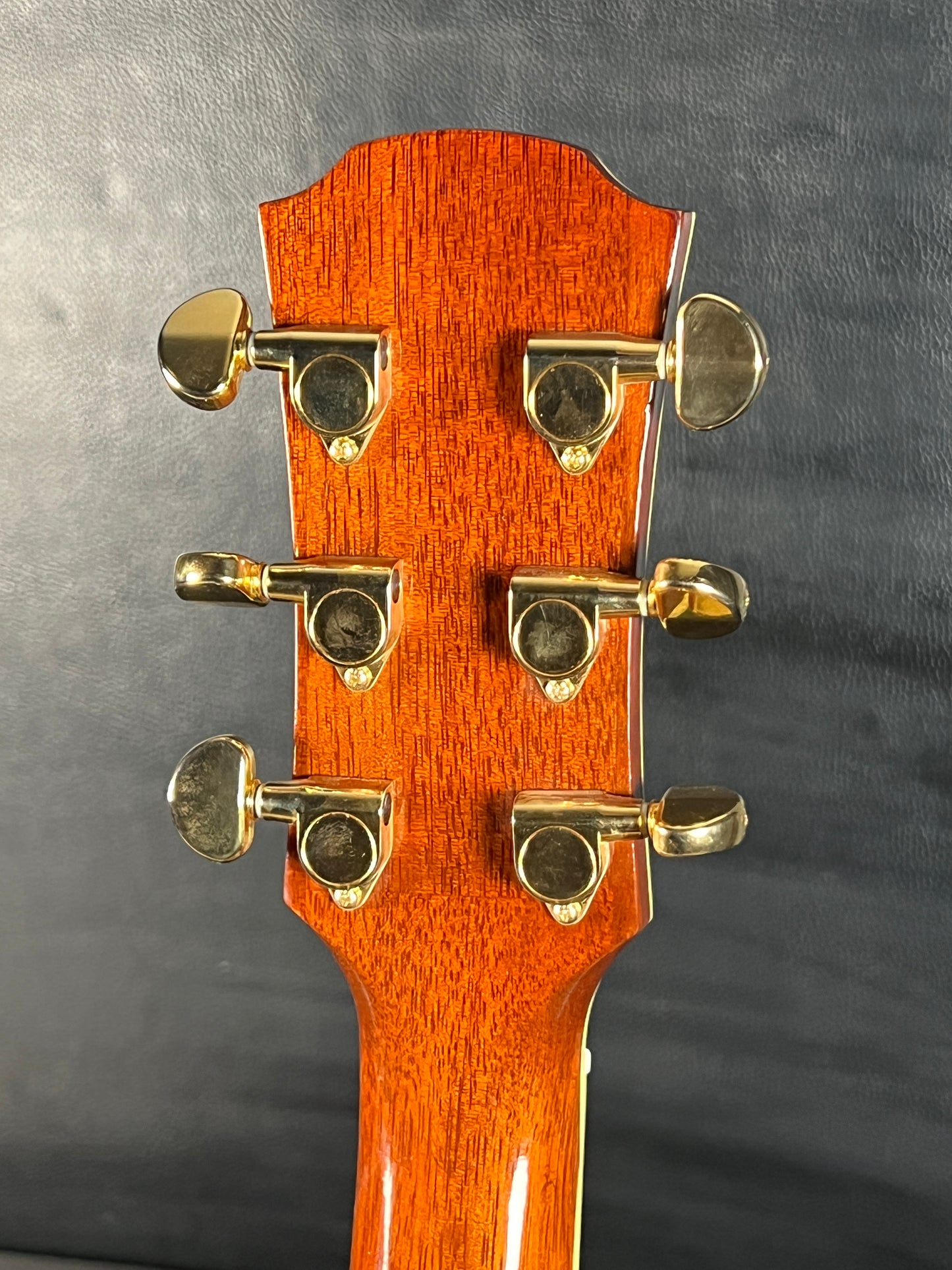 Yamaha APX1000 (PRE-OWNED)