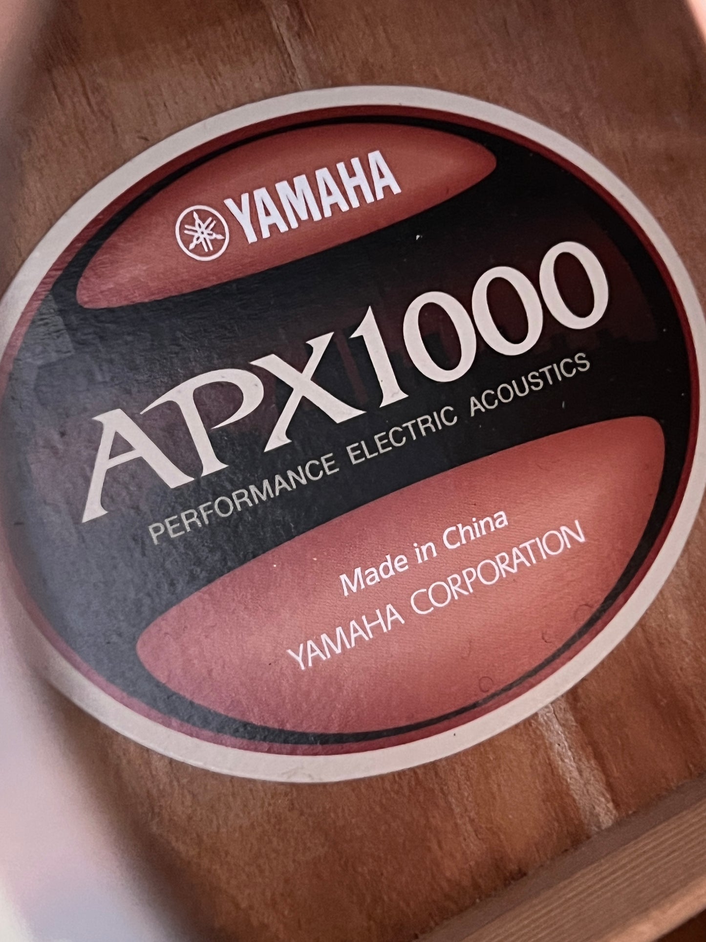 Yamaha APX1000 (PRE-OWNED)